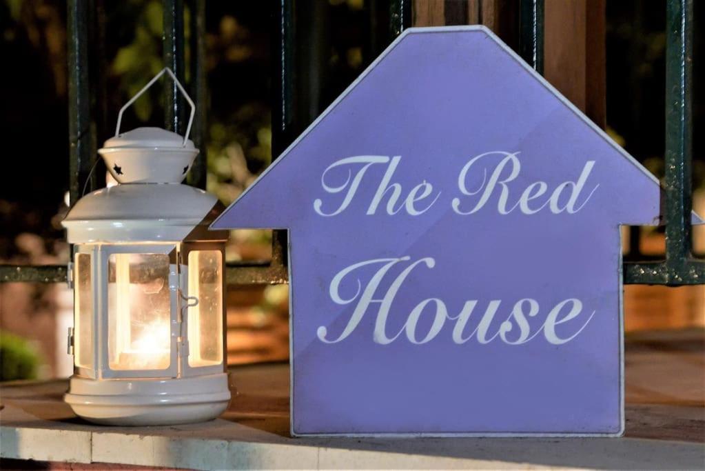 The Red House In Dassia Екстериор снимка