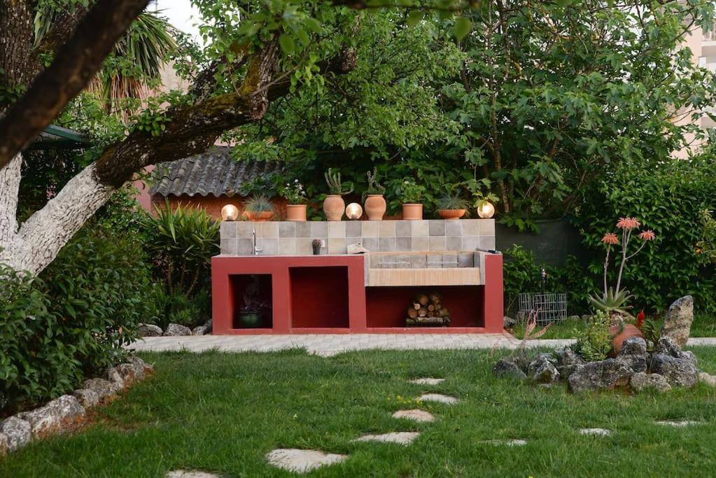 The Red House In Dassia Екстериор снимка